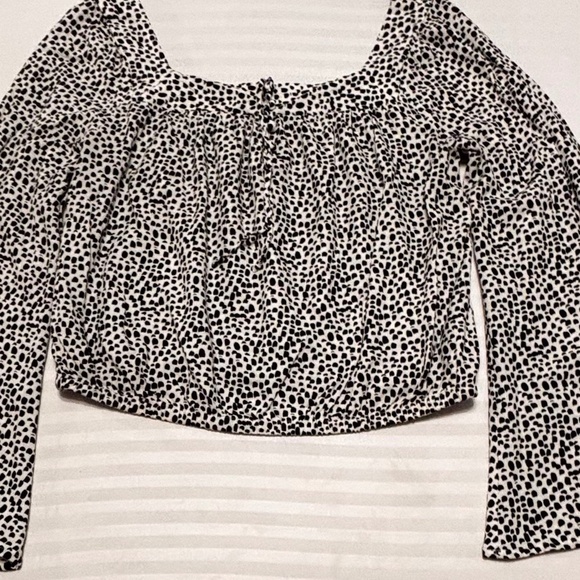 Express crop top black/white size small off the shoulder bell sleeves - Picture 1 of 7